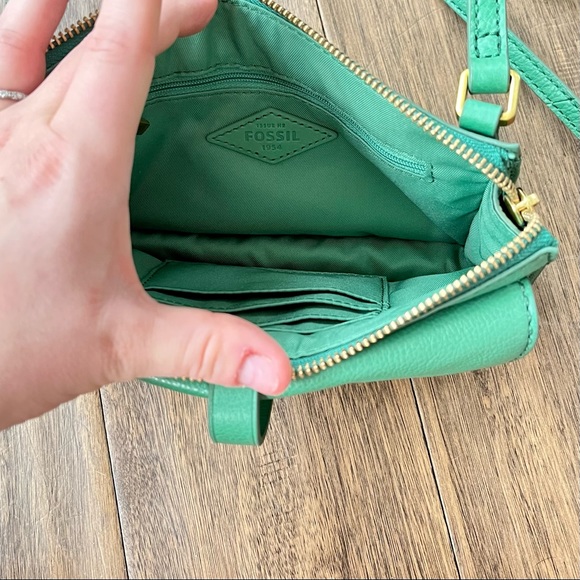 EUC Fossil Crossbody Bag - Picture 9 of 16